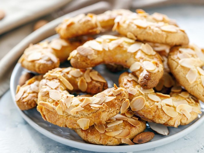 Resep Kue Almond Bulan Sabit