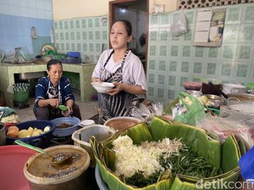 Di Warung Ini Ada Rujak Cingur dan Es Kolak yang Kondang sejak 1969