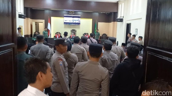 Sidang tuntutan Wakil DPRD Sampang perkara pencemaran nama baik