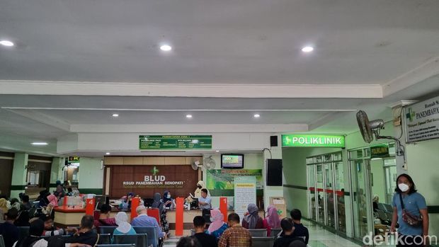 Suasana di Poliklinik Rumah Sakit Panembahan Senopati (RSPS) Bantul, Selasa (19/12/2023).