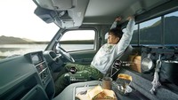 Menilik bagian interiornya, kursi Suzuki Super Carry X Limited bisa disetel kemiringannya, sehingga lebih nyaman untuk driver. Foto: Dok. Suzuki