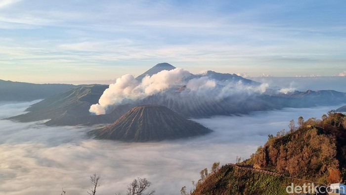 Taman Nasional Bromo Tengger Semeru (TNBTS) pada Kamis (7/12/2023).
