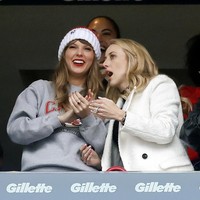 Namun, persahabatan itu sempat dibayangi rumor tak sedap. Muncul dugaan Brittany hanya ingin nebeng ketenaran setelah ia dikabarkan menyuap paparazi untuk memotretnya saat bersama Taylor. (Foto: AP Photo/Michael Dwyer, Charles Krupa)