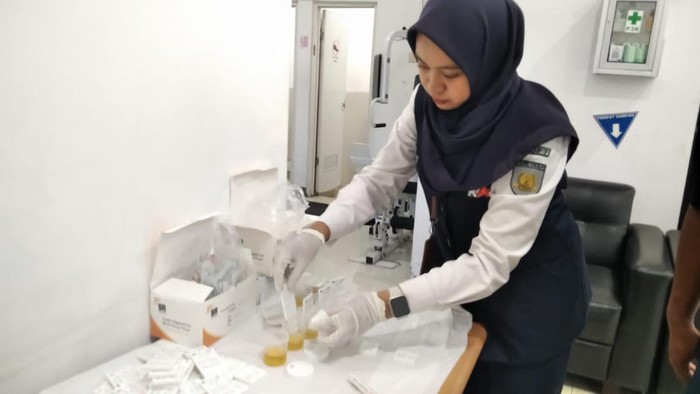 Tes urine untuk masinis hingga kru KAI di Stasiun Blitar