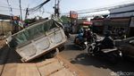 Truk Terperosok di Cirendeu Tangsel, Lalin Macet