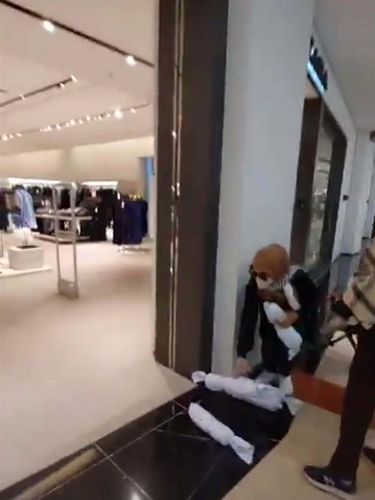 Viral aksi bela Palestina membawa replika jenazah bayi di Zara, Pondok Indah Mall, Jakarta