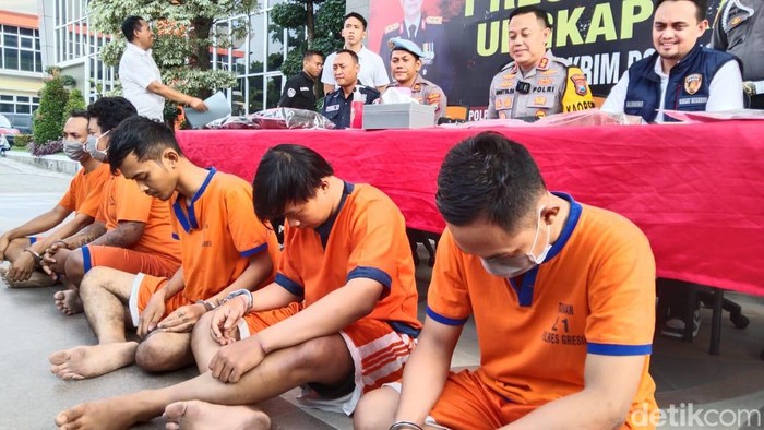 Viral alat kelamin penadah HP Gresik dibakar