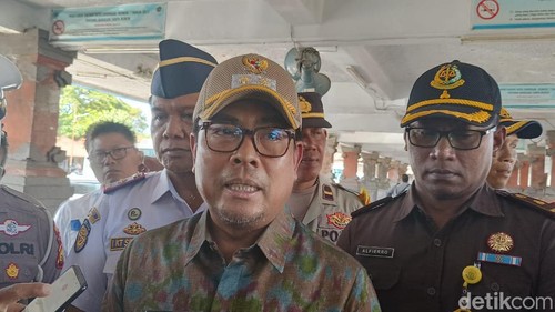Wakil Wali Kota Denpasar I Kadek Agus Arya Wibawa saat ditemui di Terminal Ubung, Denpasar, Bali pada pada Selasa (19/12/2023). (Ni Made Lastri Karsiani Putri-detikBali)