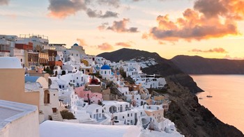 Yunani selalu mengesankan. Oleh sebab itu Yunani menjadi negara paling banyak dicari di Google yang menempati posisi teratas. Foto: Getty Images/iStockphoto/milangonda.