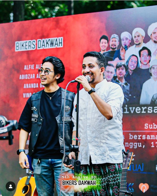 Selain berkeliling di jalanan, klub motor yang diikuti Abidzar ini rutin mengundang pembicara religius untuk berdakwah. Pemuka agama Husein Jafar Al Hadar atau yang akrab disapa Habib Jafar pernah mengisi acara tersebut sebagai pendakwah. Foto: Dok. @rahulhariztsyah via Instagram abidzar73