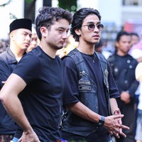 Beberapa artis lainnya juga terlihat bersama Abidzar Al Ghifari saat riding bersama klub motornya. Ada Brian Domani hingga Atta Halilintar. Foto: Dok. @rahulhariztsyah via Instagram abidzar73
