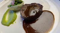 Semua whisky yang disajikan di acara ini juga dipasangkan dengan makanan yang bisa membuat rasa whisky semakin terasa. Salah satunya duet antara beef fillet mignon dengan Glenfiddich 21 Year Old. Foto: detikFood/IDEAS
