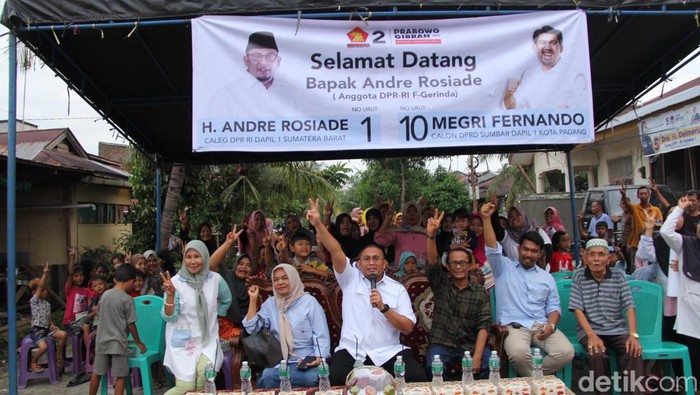 Kampanye Di Padang Andre Rosiade Ajak Masyarakat Sumbar Pilih Prabowo Gibran 