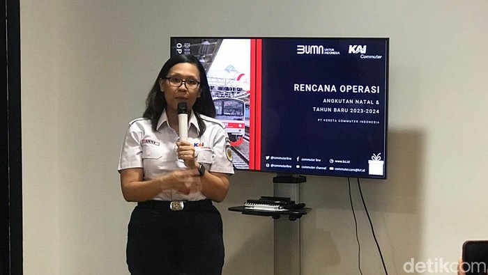 Corporate Secretary Vice President KAI Commuter, Anne Purba, di Kantor Pusat KAI Commuter, Jakarta Pusat, Rabu (20/12/2023).
