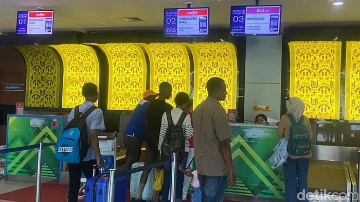 Suasana di Bandara DEO Sorong jelang hari Natal dan Tahun Baru.