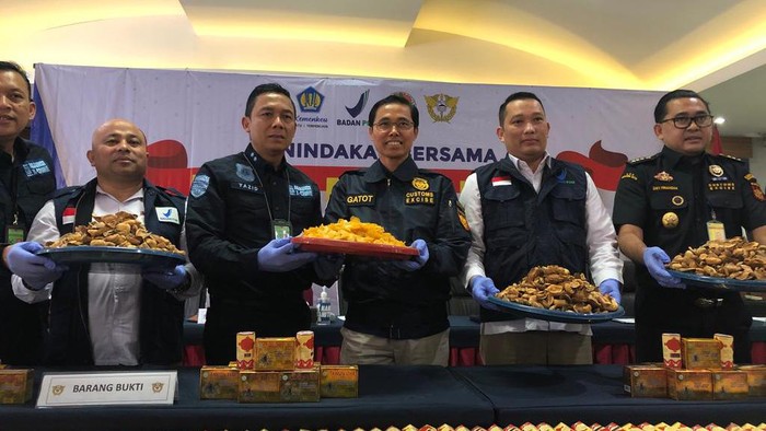 Bea Cukai Bandara Soekarno-Hatta menggagalkan ekspor ilegal sisik trenggiling ke Hong Kong dan Denmark.