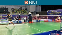 Saat itu Bima Al Ayman Modjo berhadapan dengan dengan Gilang Ramadhani, unggulan ke-10 Tunggal Taruna Putra di babak 32 besar BNI Kejurnas PBSI 2023. Foto: Mercy Raya/detikcom