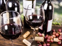 Apakah Muslim Boleh Datang ke Jamuan Makan yang Sajikan Khamr?