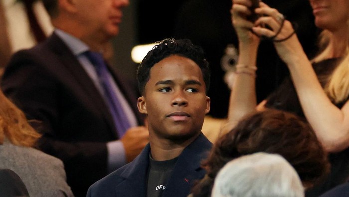 Soccer Football - LaLiga - Real Madrid v Villarreal - Santiago Bernabeu, Madrid, Spain - December 17, 2023 New Real Madrid signing Endrick is seen in the stands before the match REUTERS/Isabel Infantes