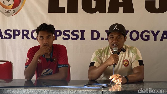Endro Bawono dan Galih Trianggoro saat sesi jumpa pers usai laga Persiba vs Bantul United, Rabu (20/12/2023).