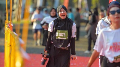 10 Foto Natasha Rizky Tampil Syari Saat Lari 5K, Tuai Pujian