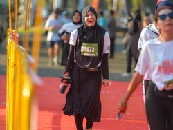 10 Foto Natasha Rizky Tampil Syari Saat Lari 5K, Tuai Pujian