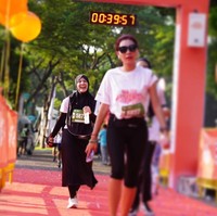 Natasha Rizky menyelesaikan lari 5K dengan waktu tempuh 39:57 menit. Dia pun terlihat tertawa lepas usai mengikuti lari marathon.  Foto: Dok. Instagram @natasharizkynew.