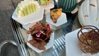 Untuk yang manis tersedia kunafa, hazelnut rose, cenele, Japanese matcha milk tea. Selain itu, juga ada scone Inggris yang enak dipadukan dengan selai strawberry buatan sendiri. Foto: detikcom