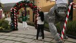 Hingar Bingar Ornamen Natal Hiasi PIK 2
