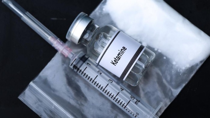 Ketamine adalah obat anestesi yang diberikan untuk pasien yang akan menjalani operasi.