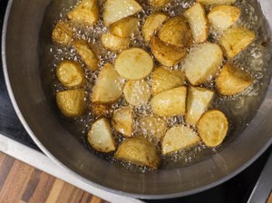 Yuk Disimak! Ini Batas Aman Penggunaan Minyak Goreng Bekas