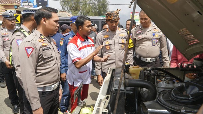 Jip pelaku wisata Bromo di Pasuruan dicek laik jalan
