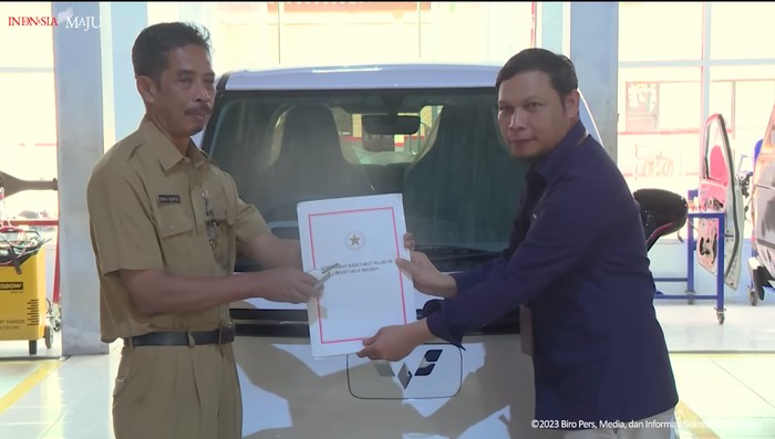 Jokowi kasih Wuling Air ev ke SMKN 1 Kedungwuni