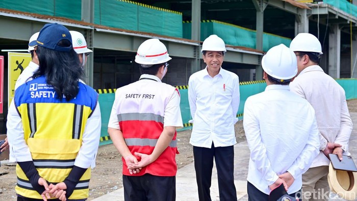 Jokowi tinjau pembangunan Hotel Nusantara (Muchlis Jr - Biro Pers Sekretariat Presiden)