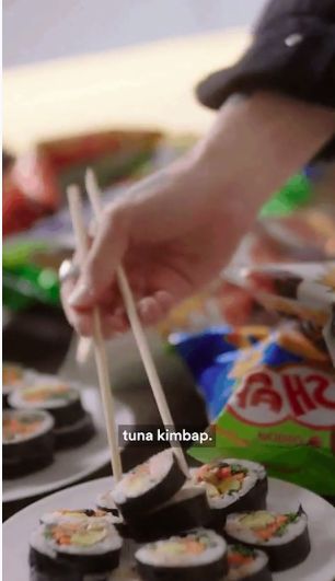 Jungkook BTS taruh makanan favorit di piring Spotify