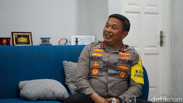 Kapolda Sumut Irjen Agung saat bertandang ke Markas detikSumut. (Finta Rahyuni/detikSumut)