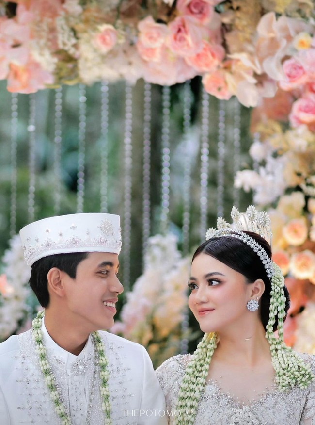 Kayess sendiri dikenal sebagai seleb TikTok sekaligus bagian dari ONIC Esports sejak Mei 2021. Kayess saat ini juga dipercaya menjadi brand ambassador tim Esports tersebut. Foto: Instagram/@ewkharis