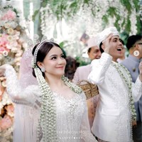 Sebelum menikah pada 16 Desember 2023, Kayess dan Celiboy sudah terlebih dulu menggelar acara lamaran pada November 2023. Foto-foto pernikahan tersebut kemudian dibagikan oleh Kayess dan Celiboy ke akun Instagram pribadi mereka. Foto: Instagram/@ewkharis