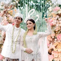 Pasangan Kayess dan Celiboy sukses menghebohkan dunia gamers dengan pernikahan mereka. Kerap dijuluki sebagai couple goals, pernikahan Kayess dan Celiboy disebut sebagai hari patah hati oleh para gamers. Foto: Instagram/@ewkharis