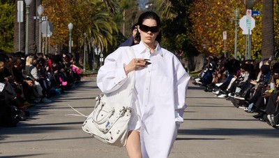 10 Koleksi Busana Balenciaga Fall 2024 yang Terinspirasi Hollywood