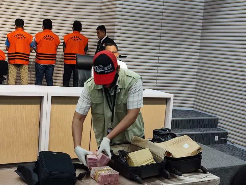 Konferensi pers penahanan Gubernur Maluku Utara (Wilda/detikcom)