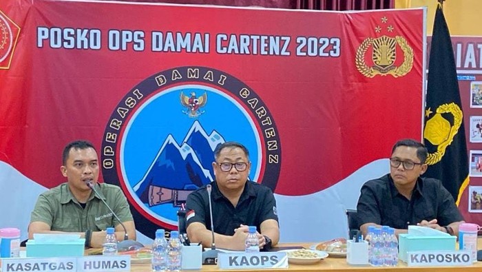 Konferensi pers Satgas Damai Cartenz 2023.
