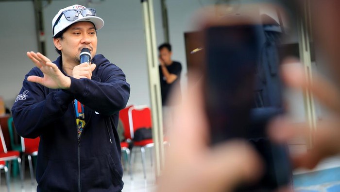 Nippon paint bersama dengan Vindes Sport mendonasikan 1.380 liter cat untuk Lapangan Bulu tangkis yang tersebar di Jabodetabek, Jateng dan Yogyakarta.