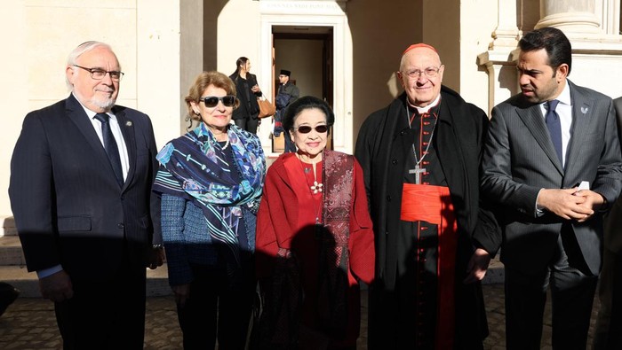 Megawati bersama para juri Zayed Award