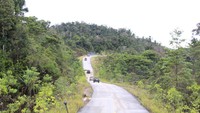 Kawasan ini berada pada ketinggian 1.012 mdpl, dan merupakan titik tertinggi di Jalan Trans Papua.