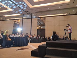 Mahfud ke Pekerja Migran: Rugi Besar Golput, Pilih Calon yang Peduli PMI