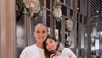 Momen Mikaila Patritz saat Nikmati Floating Breakfast Bareng Suami