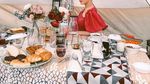 Momen Mikaila Patritz saat Nikmati Floating Breakfast Bareng Suami