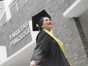Kisah Pengidap Bipolar Jadi Wisudawan Terbaik di UGM, Lulus dengan IPK Cumlaude