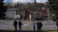 Layanan Cuaca Nasional mengatakan curah hujan lebih dari 5 inci telah turun di beberapa bagian New Jersey dan Pennsylvania. Badan cuaca mengeluarkan peringatan banjir untuk wilayah Kota New York dan sebagian besar Pennsylvania dan New England.